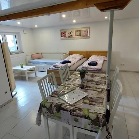 아파트 Ferienwohnung/monteurzimmer Auf Dem Bauernhof